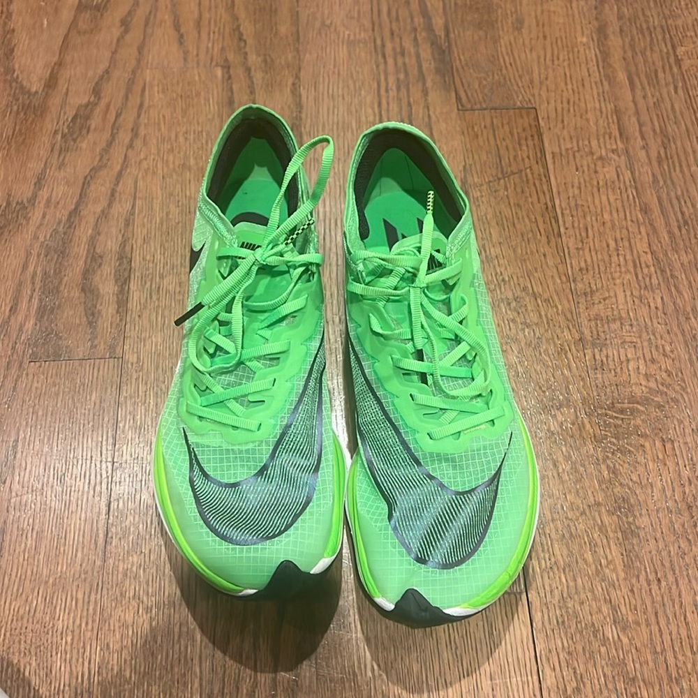 NIKE ZOOM green sneakers size 8.5